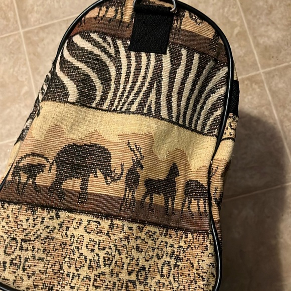 Dove tapestry Safari pattern travel tote - Picture 5 of 10